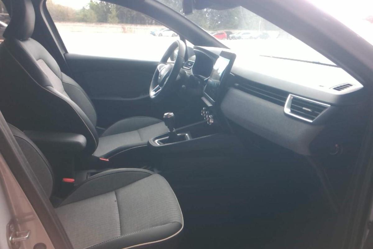 RENAULT CLIO TECHNO PHASE 2 -3ANS 6