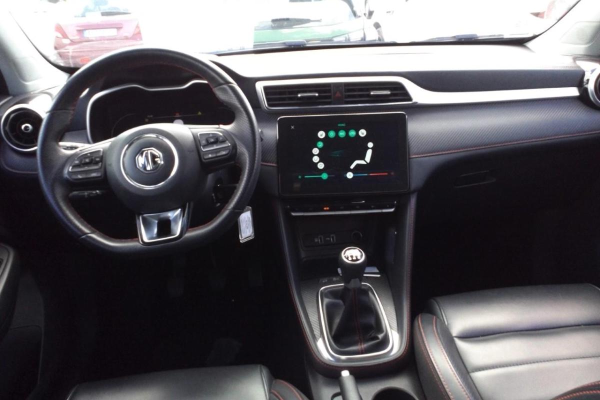 MG ZS LUXURY NOIR -3ANS 7